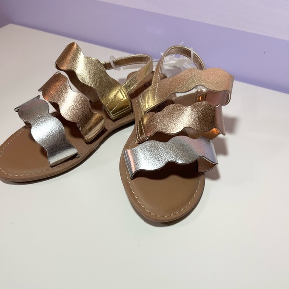 Gap metallic sandals size 1 - Picture 4 of 7